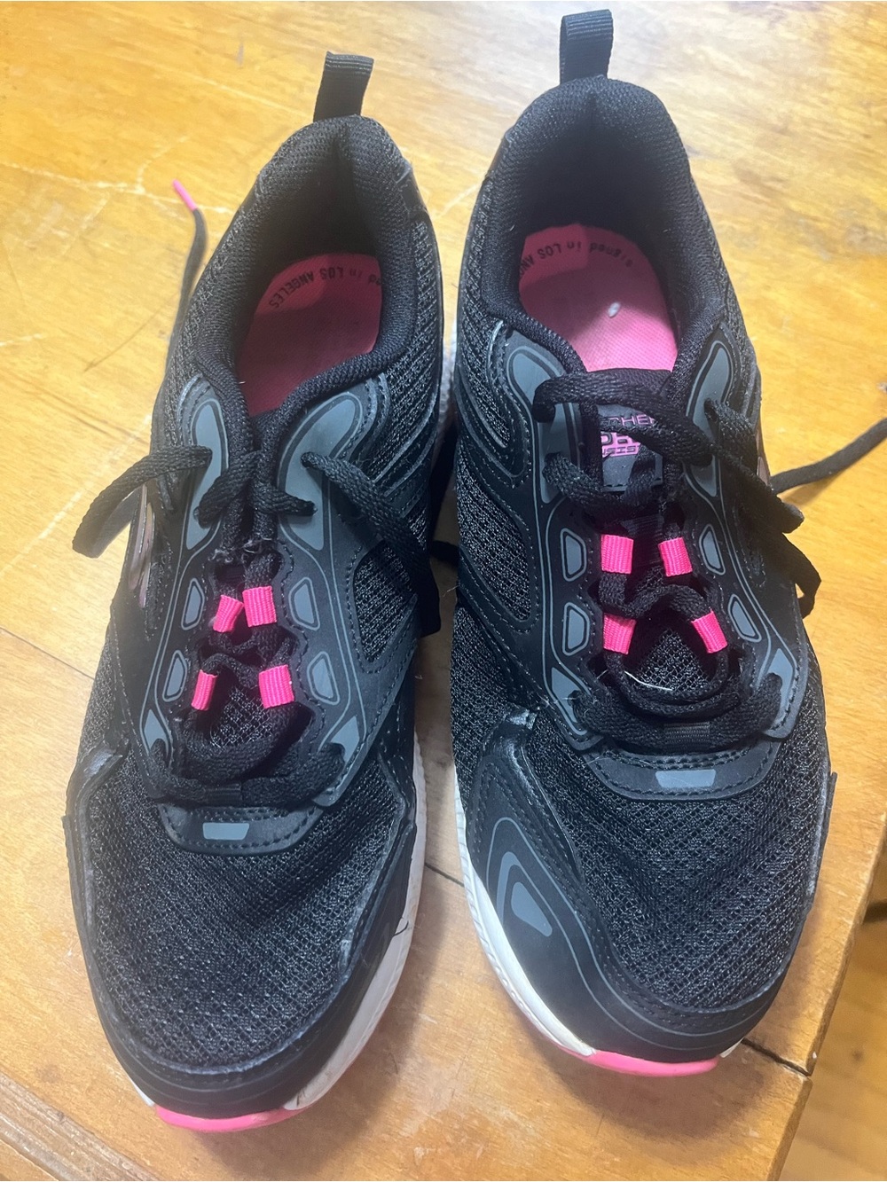 7.5 Women’s Black and Pink Athletic Sneakers